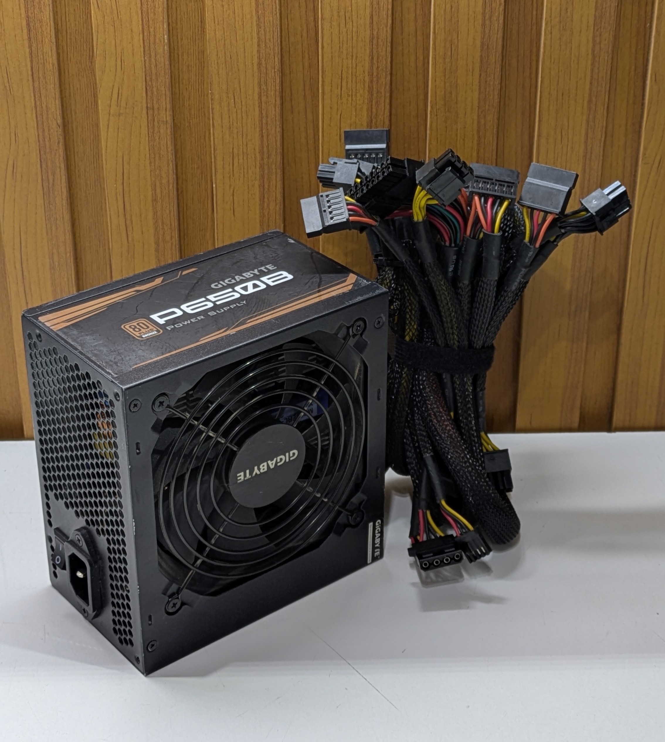 Fuente 650w 80+ BRONZE GIGABYTE