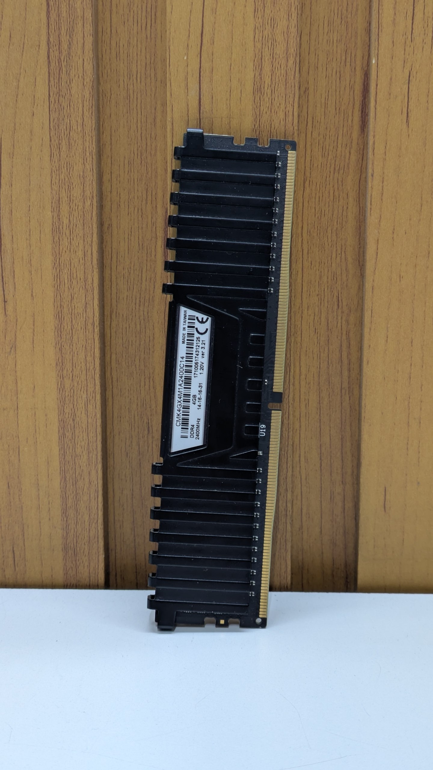 Memoria DDR4 CORSAIR 4GB 2400
