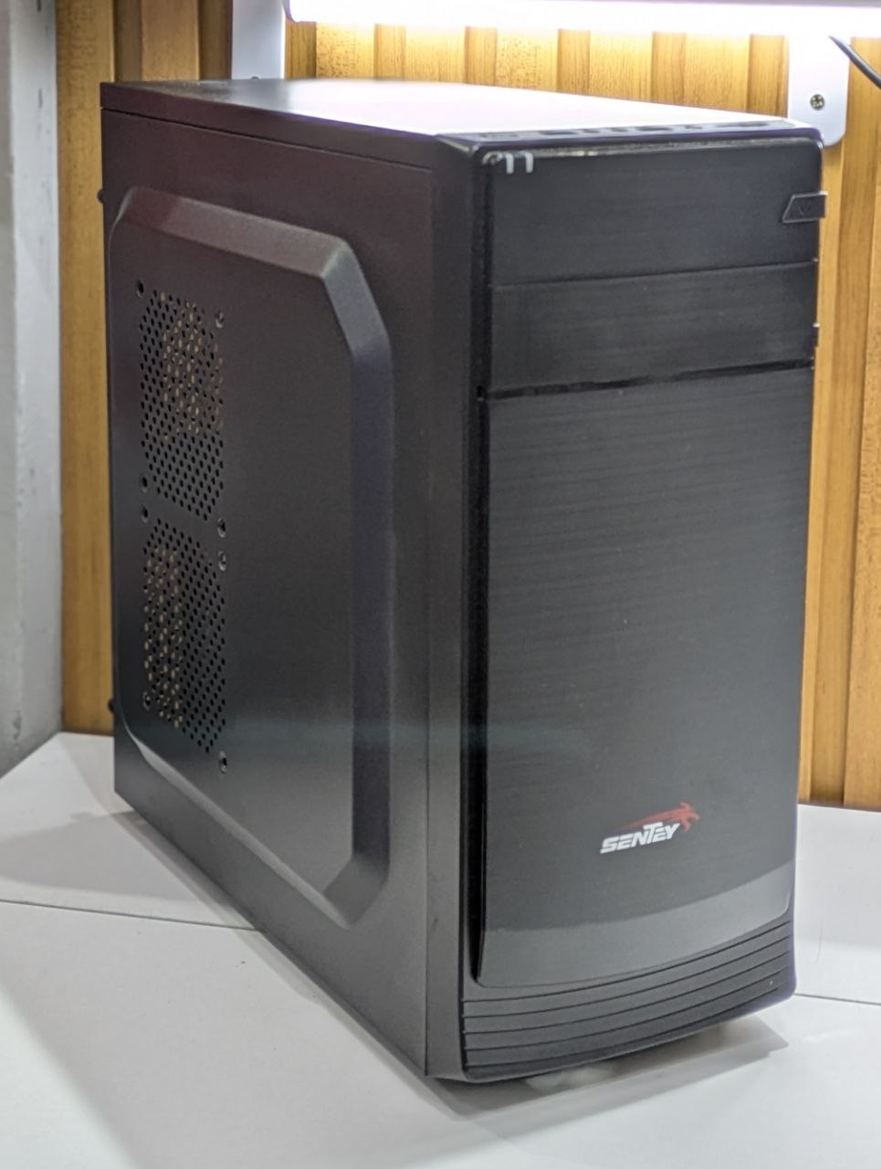 GABINETE SENTEY CS3-1370-CB + FUENTE LNZ 600W